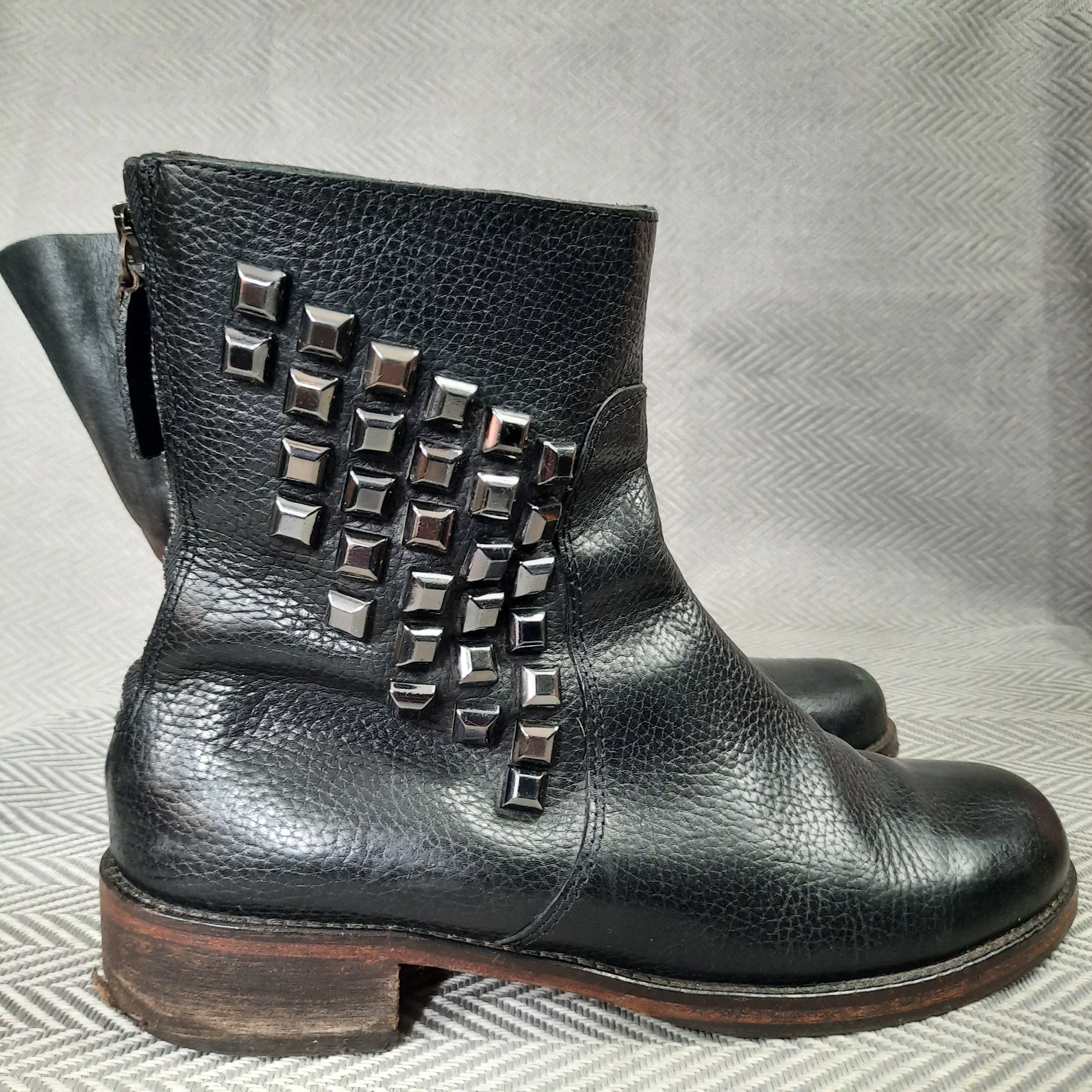 Boss Hugo Boss Studded Chelsea Boot size 38