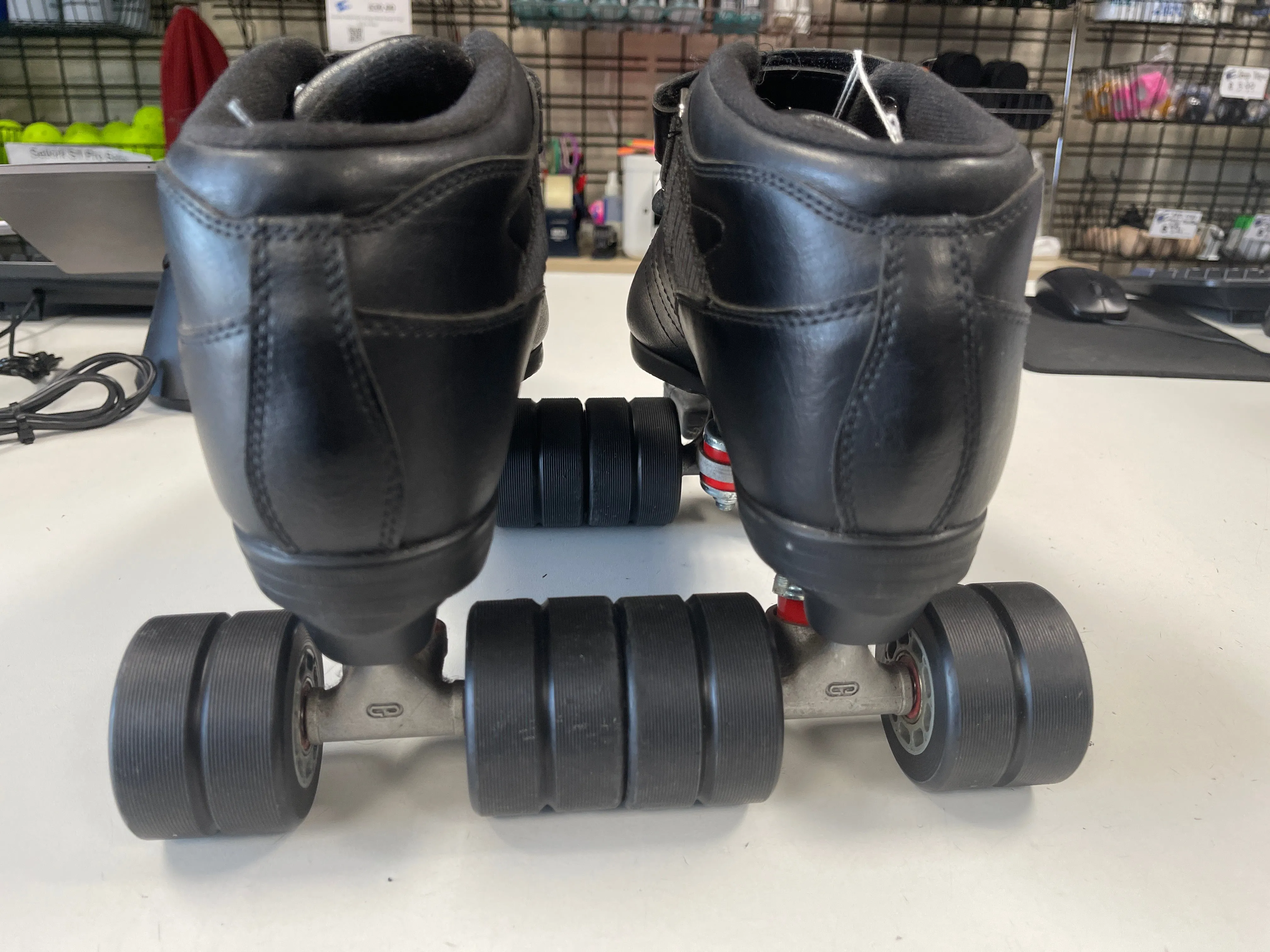 Lightly Used Riedell R3 Cayman Size 11 Roller Skates