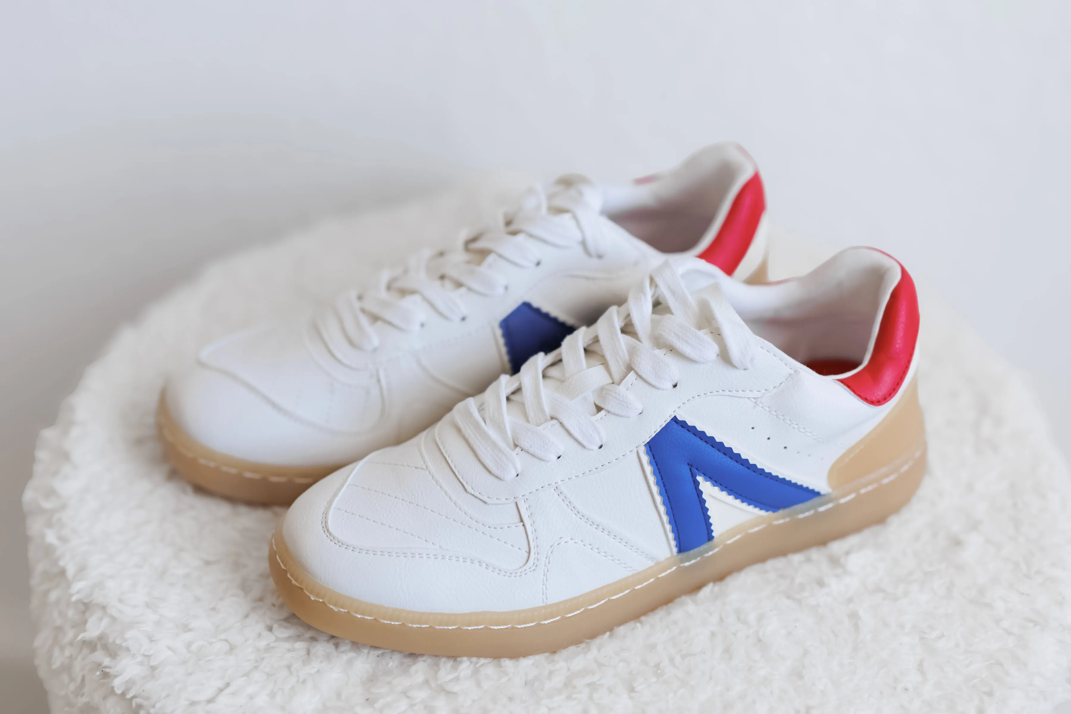 Mia: Vesta Sneaker - White/Cobalt